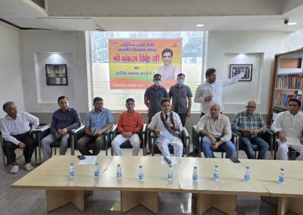 पंकज सिंह ने नोएडा की विभिन्न सोसाइटियों में जनसंवाद कार्यक्रम आयोजित किया।