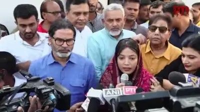 भोजपुरी अभिनेता पवन सिंह की पत्नी ज्योति सिंह ने प्रशांत किशोर से मुलाकात की।