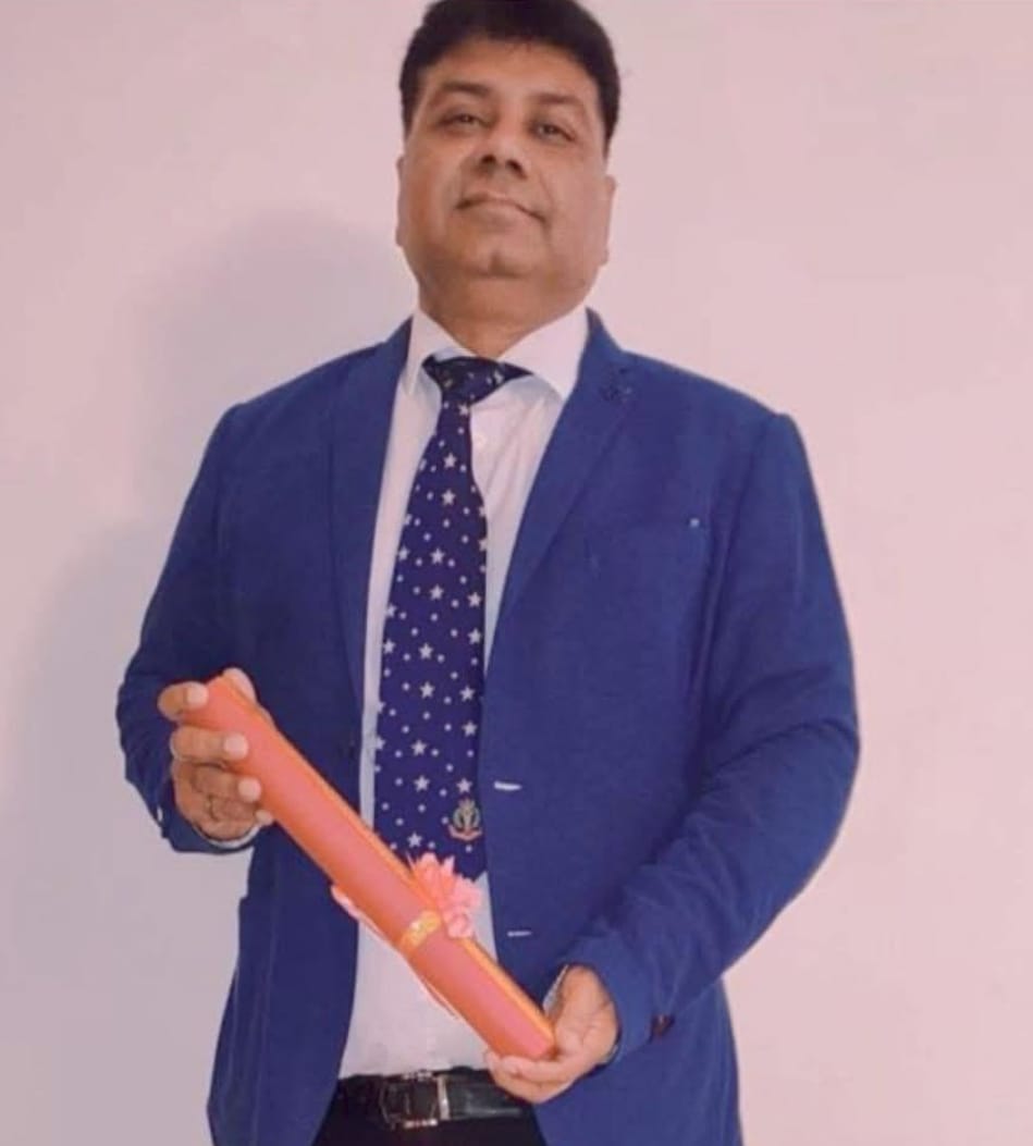 स्वीडन के नोबेल सेमिनार हॉल में गूंजेगी काशी के डॉ.मनोज की आवाज