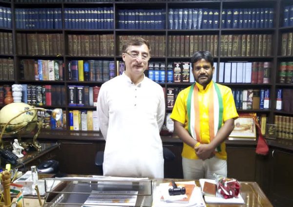 नवजवानों को अपने अतीत पर गर्व करना चाहिए : डॉ० राजेश शर्मा