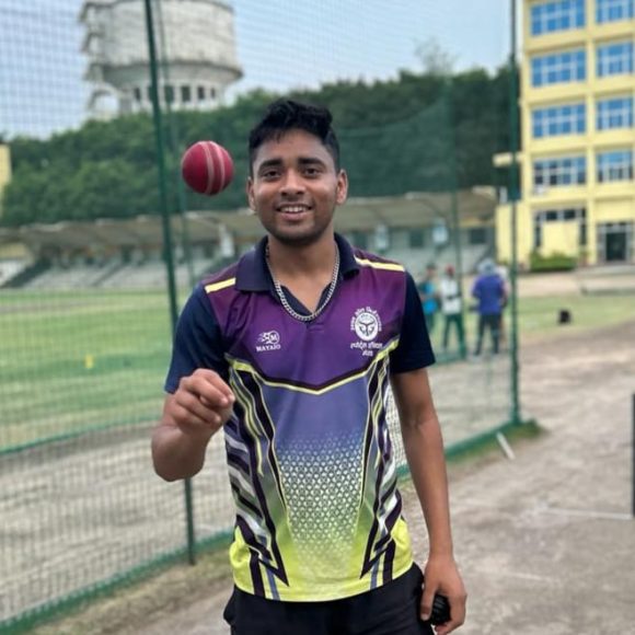समर्थ सिंह की दमदार पारी, अर्जुन यादव की मैच-विनिंग गेंदबाज़ी से दिल्ली कोल्ट्स की 5 रन से जीत