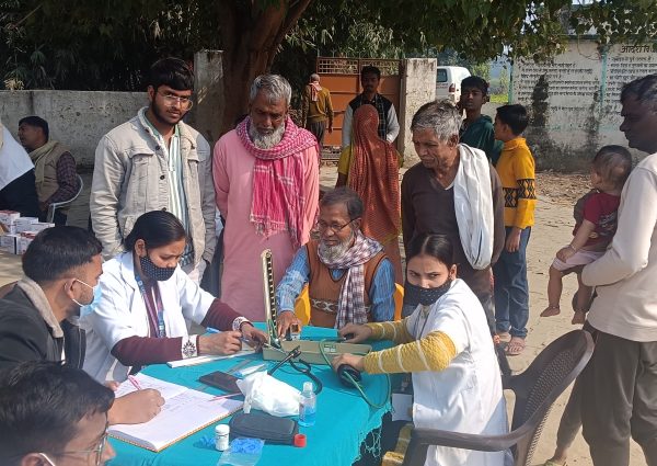 गोपीनाथ हॉस्पिटल द्वारा बरेसर मे निःशुल्क चिकित्सा शिविर का आयोजन