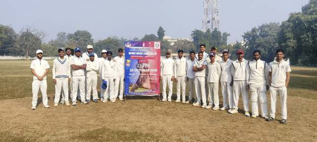 गाजीपुर डिस्ट्रिक्ट क्रिकेट लीग 2025 के पहले सुपर लीग मैच में मवेरिक्स 9 विकेट से विजयी ।