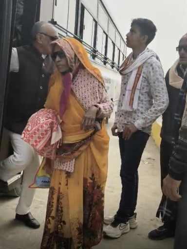 बस के उतरते मरीजों की खुशी, दिल को सुकून पहुँचाने वाली थी – संजीव कुमार सिंह, प्रोजेक्ट चेयरमैन।