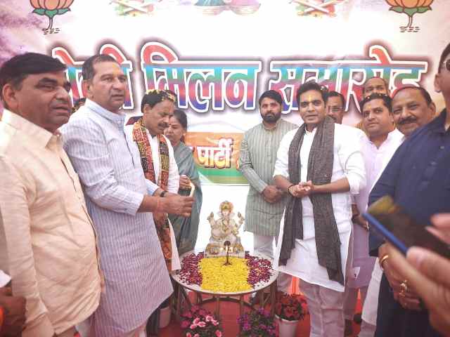 भाजपा नोएडा महानगर द्वारा भव्य होली मिलन समारोह का आयोजन।