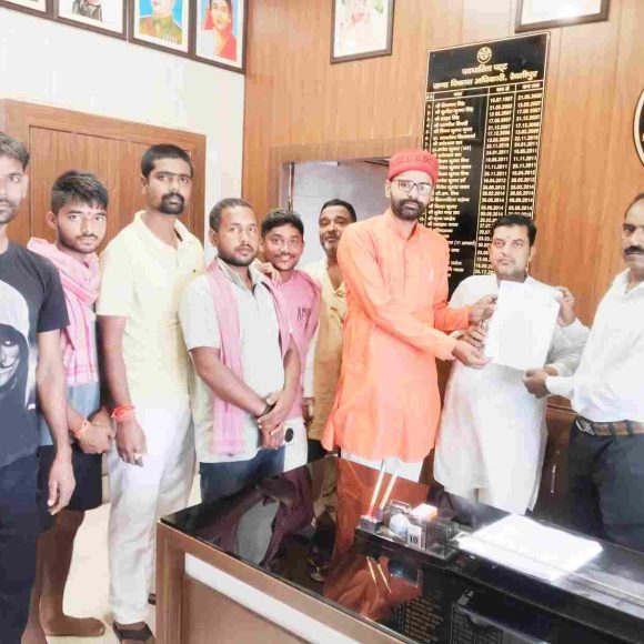 किसानों की 11 सूत्रीय मांगों को लेकर गाजीपुर के सभी ब्लॉकों में भारतीय किसान संघ ने सौंपा ज्ञापन।